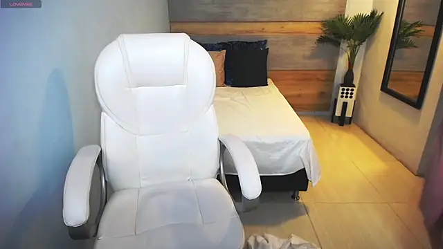 liseth fox online show from 02/23/25, 01:35