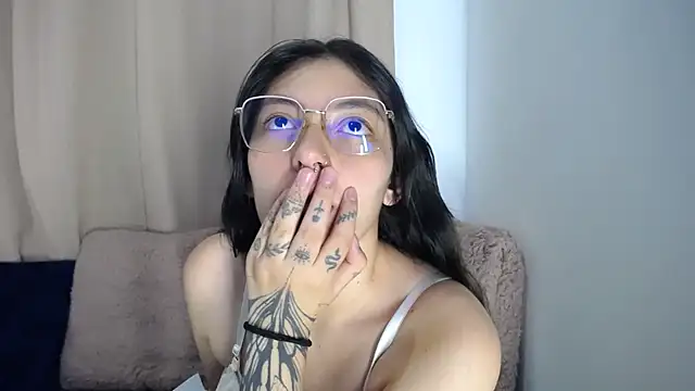 Snapshot of lessliee22_ chatting on 03/27/26, 06:08 lessliee22 online show from 03/27/26, 06:08