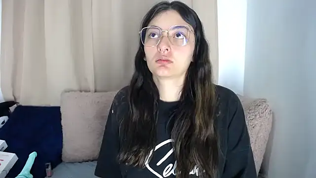 Snapshot of lessliee22_ chatting on 04/04/26, 07:50 lessliee22 online show from 04/04/26, 07:50