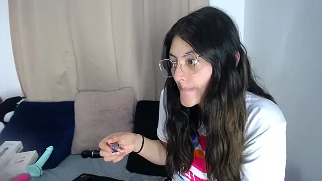 Snapshot of lessliee22_ chatting on 04/13/26, 09:04 lessliee22 online show from 04/13/26, 09:04