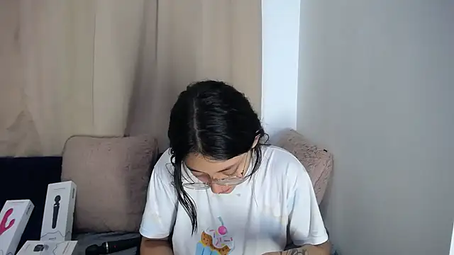 Snapshot of lessliee22_ chatting on 04/16/26, 08:15 lessliee22 online show from 04/16/26, 08:15