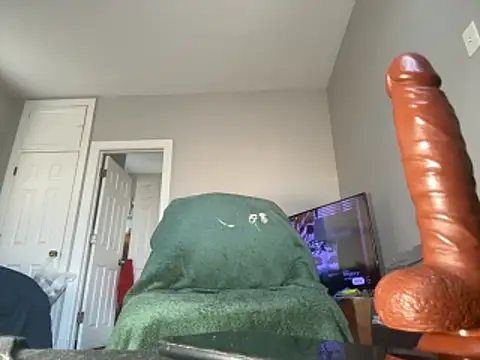 ChiRaqb8 online show from 11/01/25, 04:09