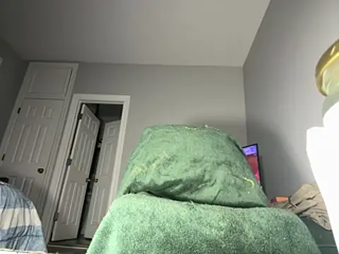 Snapshot of ChiRaqb8 chatting on 03/27/26, 02:06 ChiRaqb8 online show from 03/27/26, 02:06