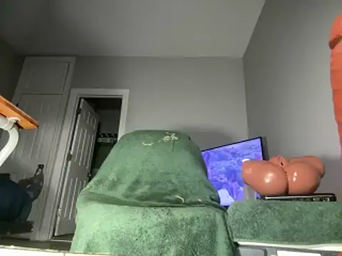 Snapshot of ChiRaqb8 chatting on 03/31/26, 08:04 ChiRaqb8 online show from 03/31/26, 08:04