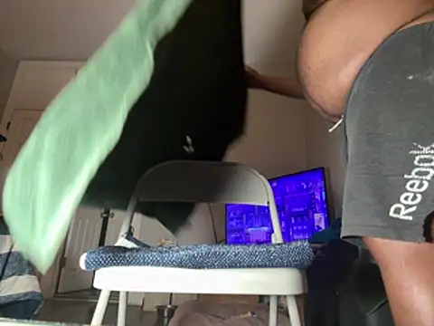 Snapshot of ChiRaqb8 chatting on 04/11/26, 04:06 ChiRaqb8 online show from 04/11/26, 04:06