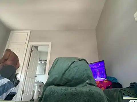 Snapshot of ChiRaqb8 chatting on 04/14/26, 07:20 ChiRaqb8 online show from 04/14/26, 07:20