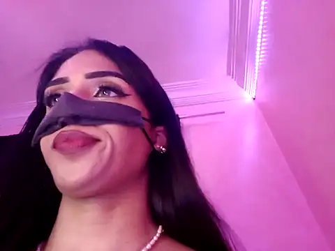 ---sophia--- online show from 10/04/25, 09:40