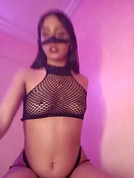 Snapshot of ---sophia--- chatting on 12/21/25, 11:23 ---sophia--- online show from 12/21/25, 11:23