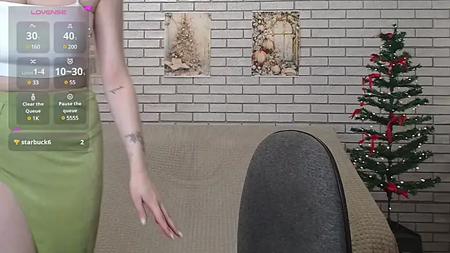 Snapshot of EmiliaDuchess chatting on 01/10/25, 03:27 EmiliaDuchess online show from 01/10/25, 03:27