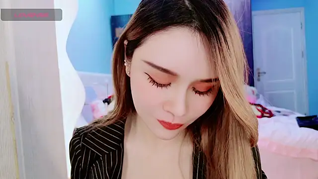 Snapshot of HU131452 chatting on 12/10/24, 08:16 HU131452 online show from 12/10/24, 08:16