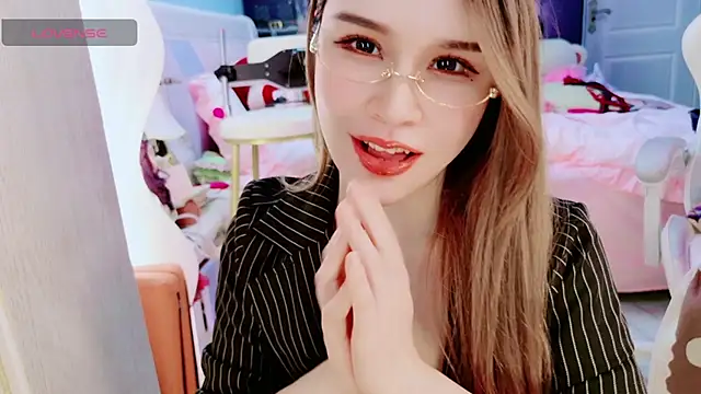 Snapshot of HU131452 chatting on 12/10/24, 11:19 HU131452 online show from 12/10/24, 11:19