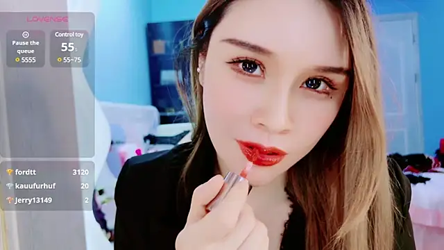 Snapshot of HU131452 chatting on 12/11/24, 11:32 HU131452 online show from 12/11/24, 11:32