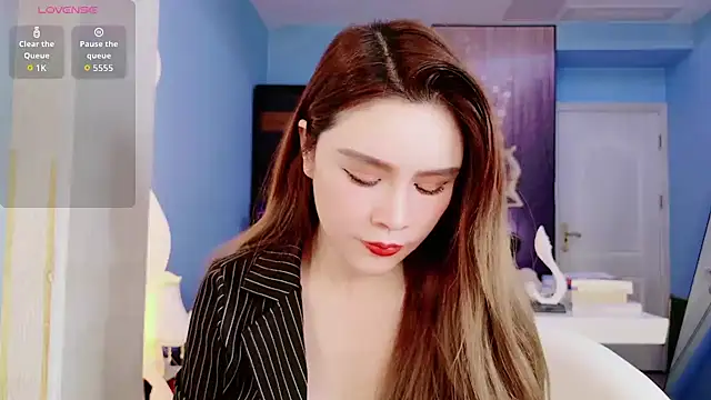 Snapshot of HU131452 chatting on 09/19/25, 07:47 HU131452 online show from 09/19/25, 07:47