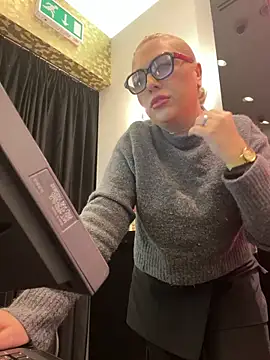 Arabellalee23 online show from 02/10/25, 11:46