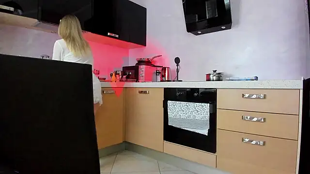 Snapshot of AnnLevine chatting on 03/22/26, 01:03 AnnLevine online show from 03/22/26, 01:03