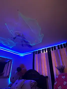 Snapshot of touchm_cockhard chatting on 10/19/25, 08:31 touchm cockhard online show from 10/19/25, 08:31