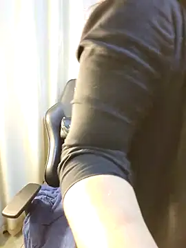 Snapshot of Pauletteph chatting on 10/30/25, 12:01 Pauletteph online show from 10/30/25, 12:01