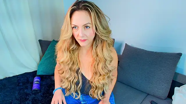 Snapshot of ladychanel_1 chatting on 03/19/26, 07:29 ladychanel 1 online show from 03/19/26, 07:29