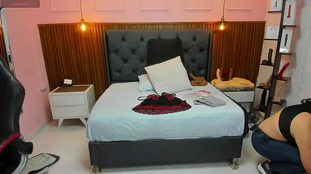 Snapshot of MEYLAGIA chatting on 11/18/25, 03:12 MEYLAGIA online show from 11/18/25, 03:12