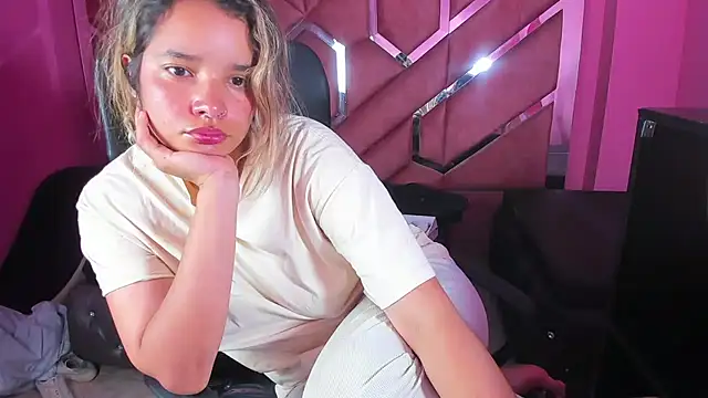 Olivia Fox69 online show from 02/10/25, 06:53