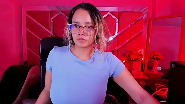 Snapshot of Olivia_Fox69 chatting on 02/06/26, 04:50 Olivia Fox69 online show from 02/06/26, 04:50