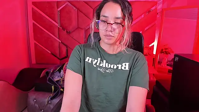 Snapshot of Olivia_Fox69 chatting on 02/08/26, 03:54 Olivia Fox69 online show from 02/08/26, 03:54