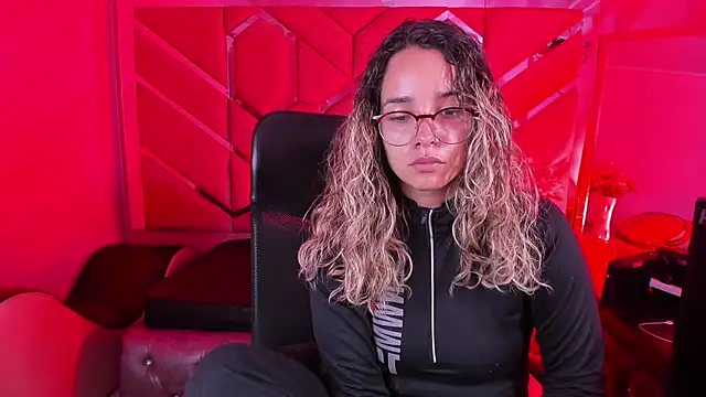 Snapshot of Olivia_Fox69 chatting on 02/11/26, 03:44 Olivia Fox69 online show from 02/11/26, 03:44