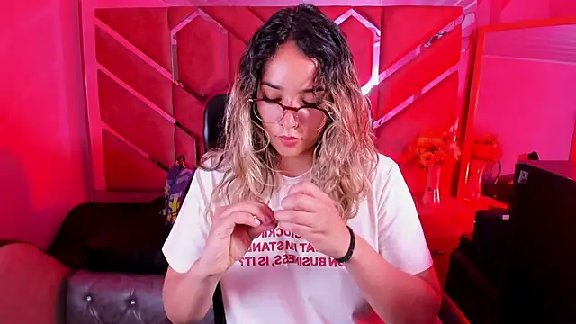 Snapshot of Olivia_Fox69 chatting on 03/05/26, 03:24 Olivia Fox69 online show from 03/05/26, 03:24