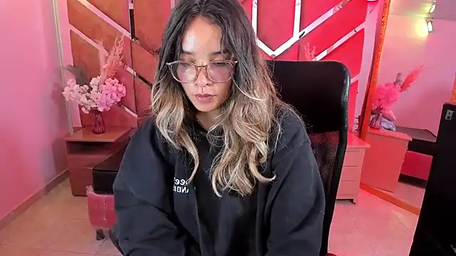 Olivia Fox69 online show from 07/10/26, 04:17