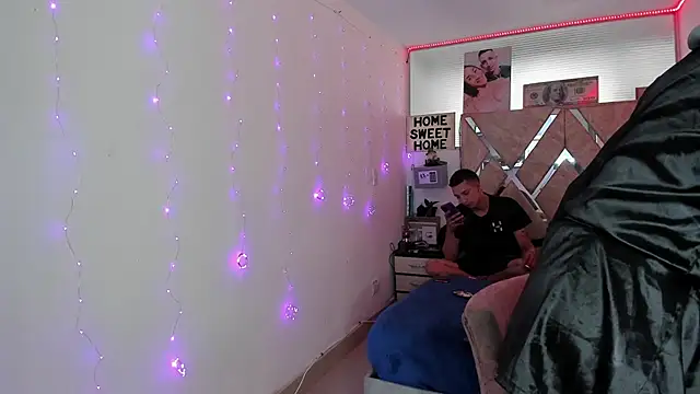 parejacaliente20154 online show from 02/14/26, 04:04