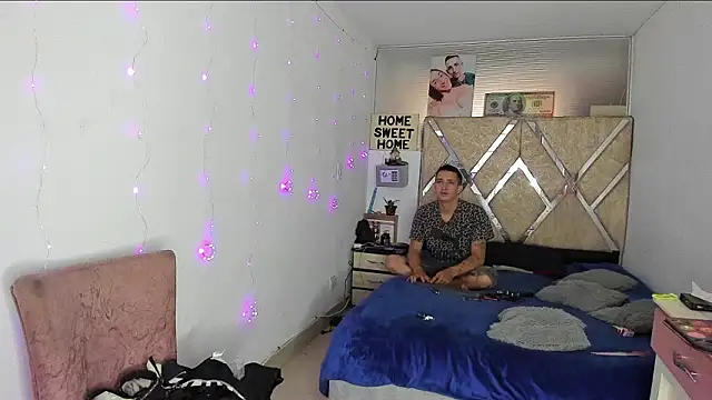 parejacaliente20154 online show from 02/17/26, 12:01