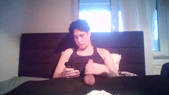 Snapshot of Latinoslv chatting on 12/04/25, 02:59 Latinoslv online show from 12/04/25, 02:59