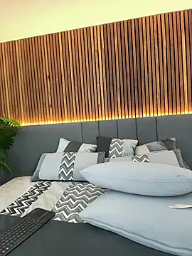 EmiilyAdams  online show from 12/18/24, 08:25