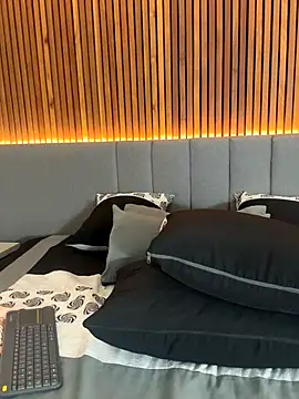 EmiilyAdams  online show from 10/20/25, 10:21