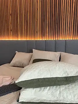 Snapshot of EmiilyAdams_ chatting on 10/29/25, 10:22 EmiilyAdams online show from 10/29/25, 10:22