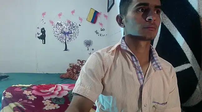 Snapshot of maria_and_angel chatting on 12/15/24, 01:13 maria and angel online show from 12/15/24, 01:13