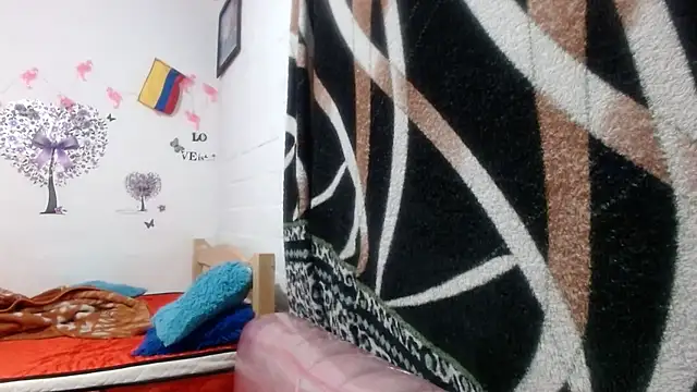 Snapshot of maria_and_angel chatting on 12/23/24, 12:25 maria and angel online show from 12/23/24, 12:25