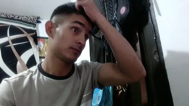 Snapshot of maria_and_angel chatting on 12/30/24, 01:48 maria and angel online show from 12/30/24, 01:48