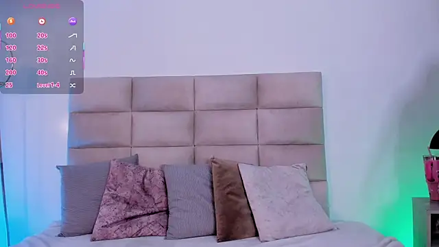 Snapshot of AngelyRosse1 chatting on 11/08/25, 04:01 AngelyRosse1 online show from 11/08/25, 04:01