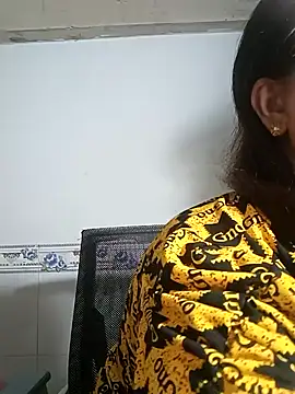 Snapshot of phnz chatting on 02/03/25, 11:53 phnz online show from 02/03/25, 11:53