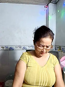 Snapshot of phnz chatting on 11/09/25, 10:57 phnz online show from 11/09/25, 10:57