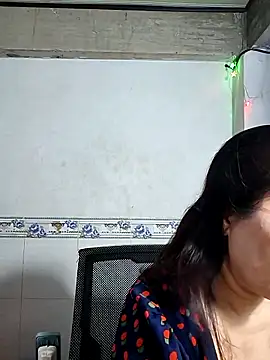 Snapshot of phnz chatting on 11/15/25, 07:49 phnz online show from 11/15/25, 07:49