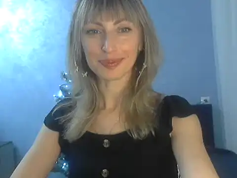 Snapshot of EffectMaya chatting on 12/19/24, 06:45 EffectMaya online show from 12/19/24, 06:45