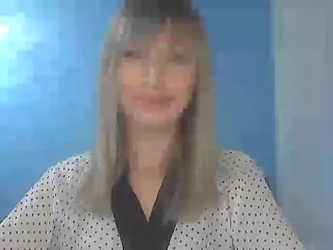 Snapshot of EffectMaya chatting on 09/16/25, 02:51 EffectMaya online show from 09/16/25, 02:51