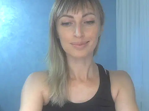 Snapshot of EffectMaya chatting on 09/23/25, 02:42 EffectMaya online show from 09/23/25, 02:42