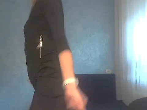 Snapshot of EffectMaya chatting on 09/27/25, 01:16 EffectMaya online show from 09/27/25, 01:16