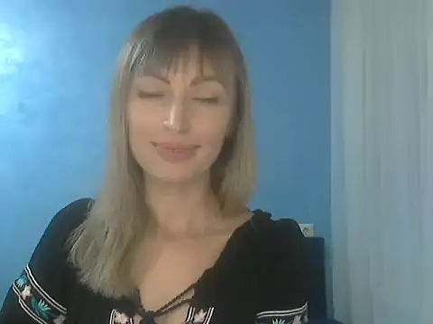 Snapshot of EffectMaya chatting on 10/04/25, 03:43 EffectMaya online show from 10/04/25, 03:43