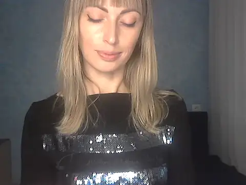 Snapshot of EffectMaya chatting on 10/18/25, 12:17 EffectMaya online show from 10/18/25, 12:17