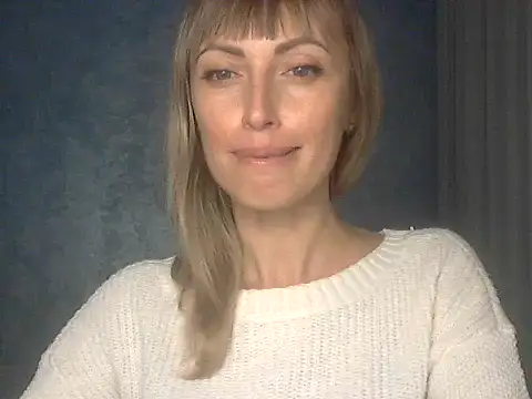 Snapshot of EffectMaya chatting on 10/21/25, 03:57 EffectMaya online show from 10/21/25, 03:57