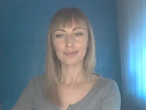 Snapshot of EffectMaya chatting on 11/12/25, 11:32 EffectMaya online show from 11/12/25, 11:32